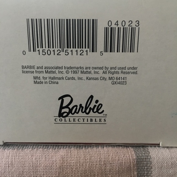Vintage 1997 Holiday Hallmark Barbie Ornament - Picture 6 of 6